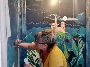 Fresque murale colorée à Marseille