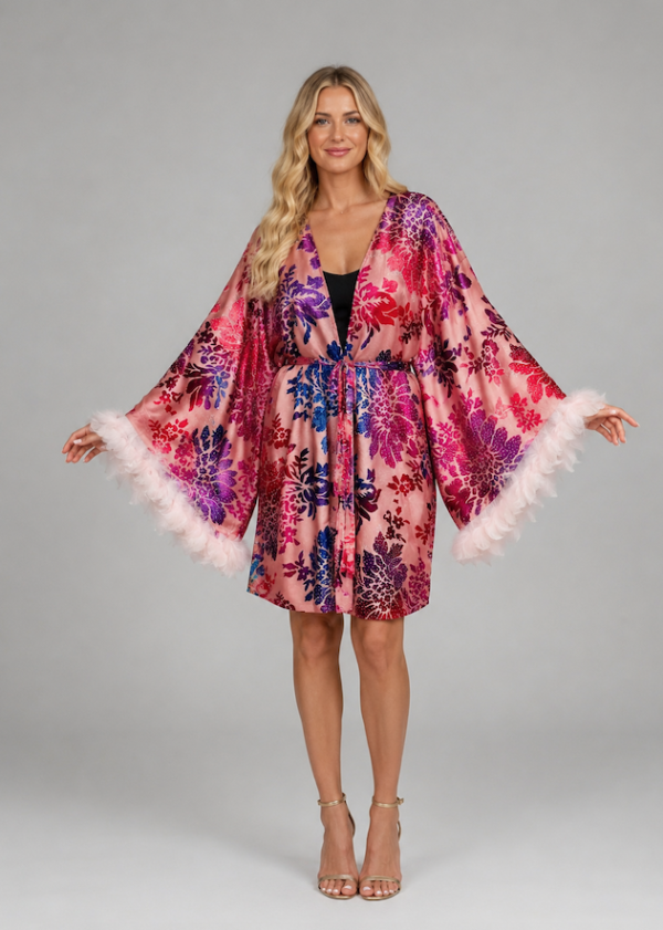 Kimono Crazy Horse en mousseline dévorée avec plumes aux manches