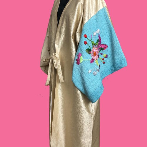 kimono-satin-gaufré-beige Kimono sur mesure conçu et fabriqué par Valérie Touboul | Princesse Wally
