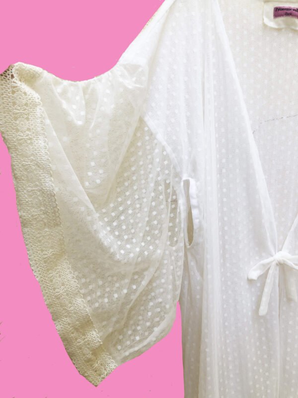 kimono-tulle-blanc-detail-manche Kimono sur mesure conçu et fabriqué par Valérie Touboul | Princesse Wally