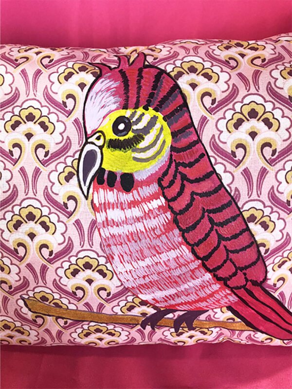 Coussin peint à la main - Perroquet Rose