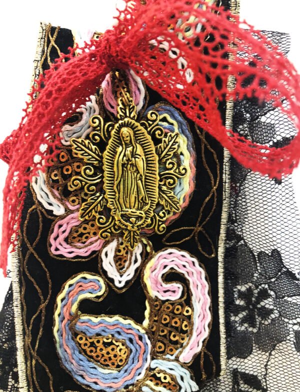 Gris-gris / Bijou de sac galon noir brodé et vierge