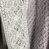 Poncho en coton gris teint à la main et galon dentelle