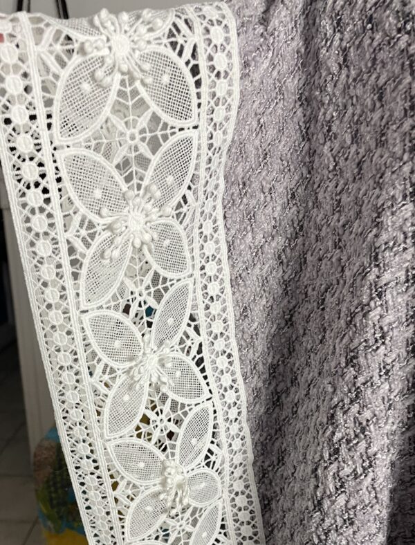 Poncho en coton gris teint à la main et galon dentelle