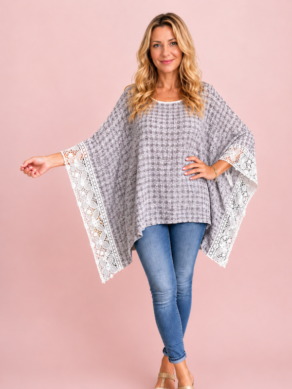 Poncho en coton gris teint à la main et galon dentelle